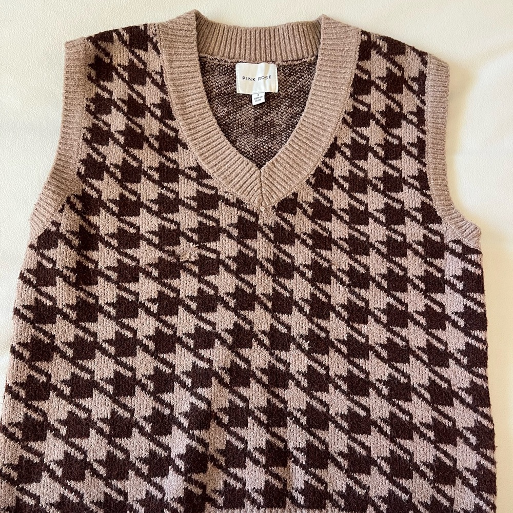 Pink Rose Vest
Brown/tan